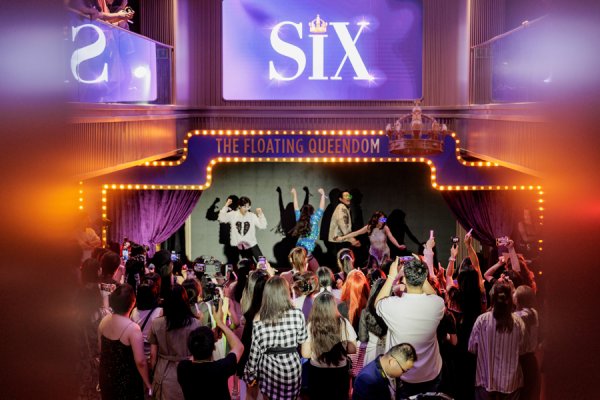 竹演配资 创3600万票房、45%观众来自上海之外，《SIX》重新定义剧场经济生态